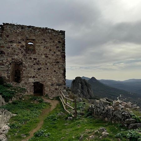Alma De Villuercas Casa de hóspedes Cabañas del Castillo Exterior foto